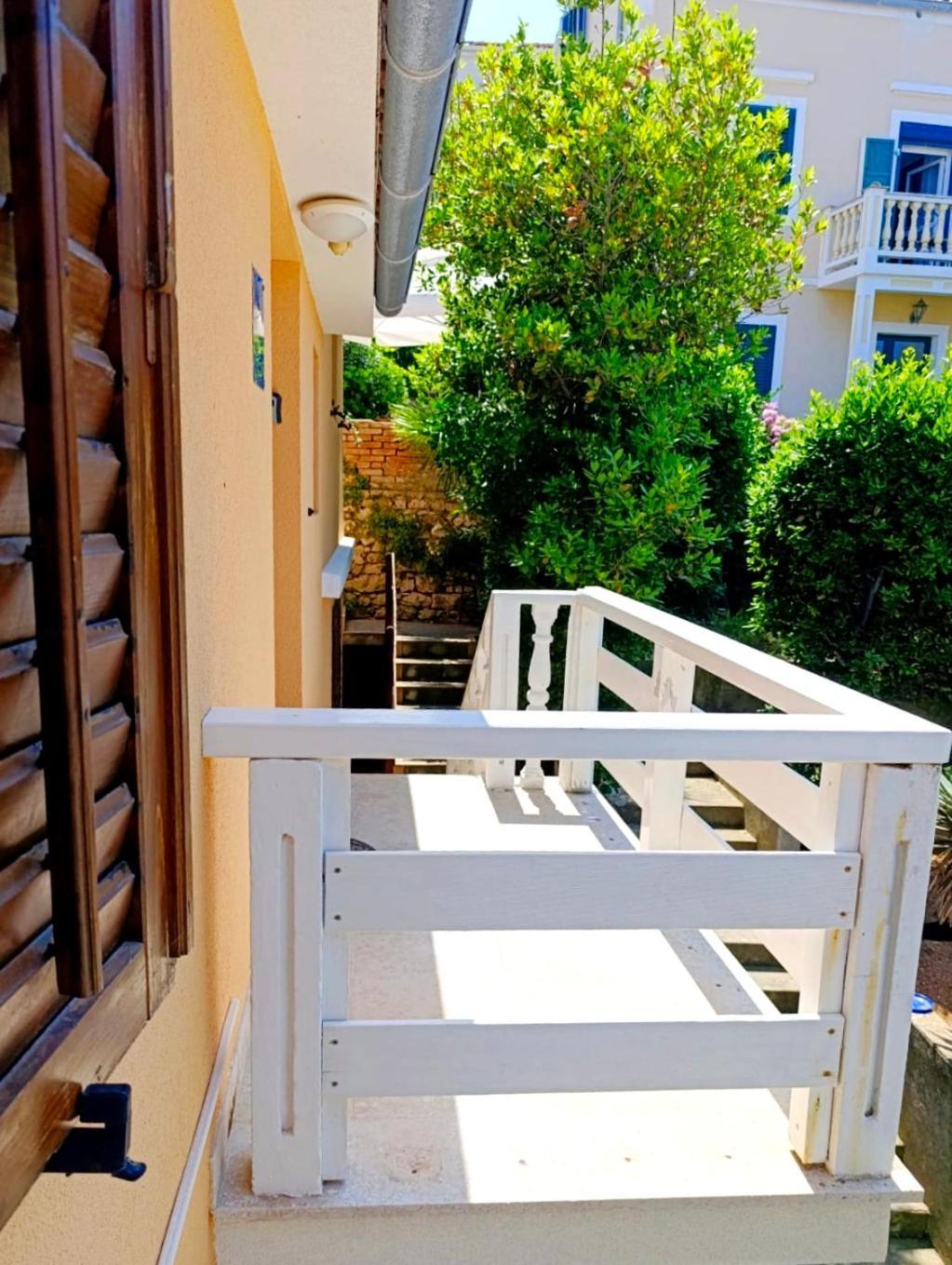 Pleasant With Seaview *