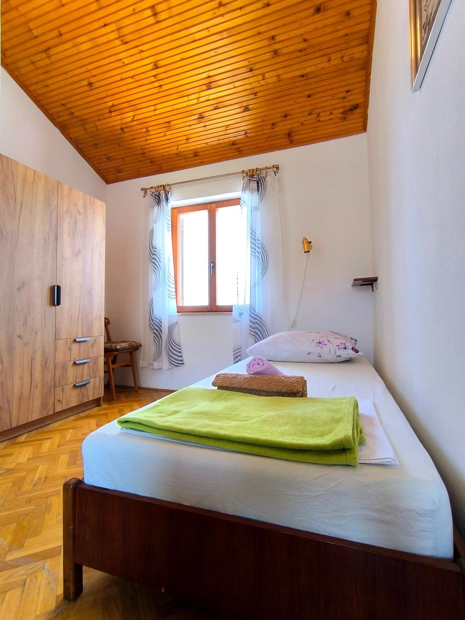 Pleasant With Seaview Apartman