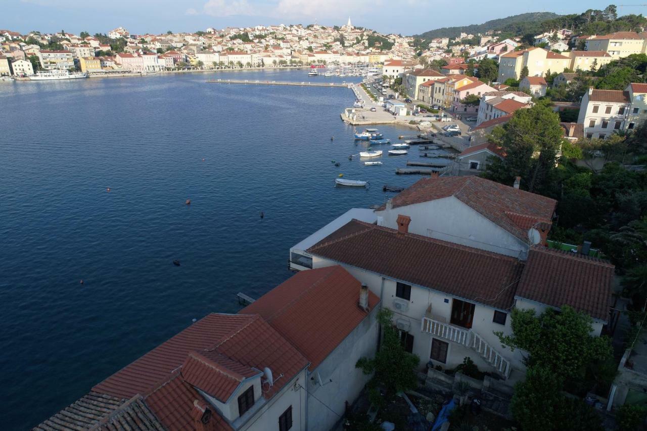Pleasant With Seaview Apartman
